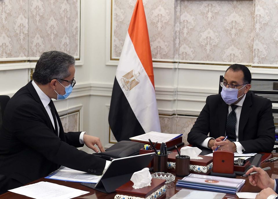 مصطفى مدبولى رئيس الوزراء و خالد العنانى وزير السياحة والآثار