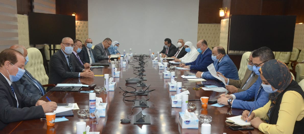 “الحكومة” تناقش تعديل الاشتراطات التخطيطية والبنائية فى القاهرة والجيزة والإسكندرية