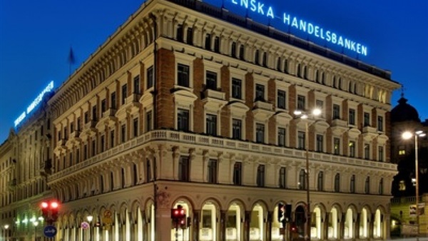 استراتيجية بنك سويدي تنسف العلاقة بين المكافآت وأداء العاملين