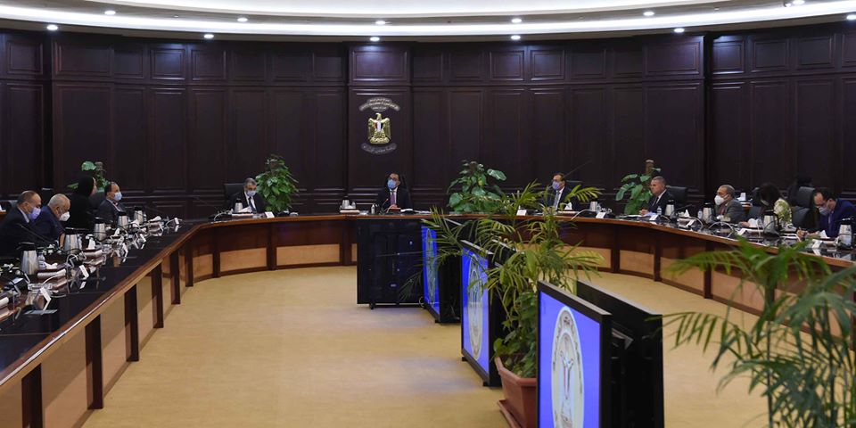 “الوزراء”: حوافز لتحويل السيارات القديمة للعمل بالغاز الطبيعى.. وتفعيل استراتيجية صناعة المركبات الكهربائية