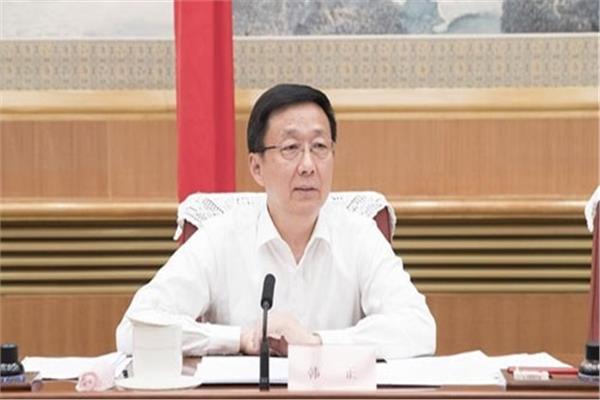 نائب رئيس مجلس الدولة الصيني يشدد على الإصلاح للحفاظ على استقرار سوق النفط والغاز