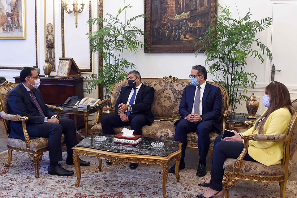 رئيس الوزراء: الحكومة تسعى لاستعادة “الزخم السياحى” مجددا
