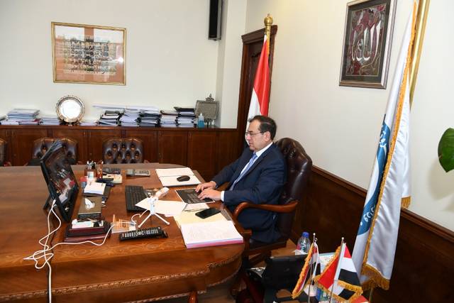 وزير البترول خلال اجتماع خالدة للبترول