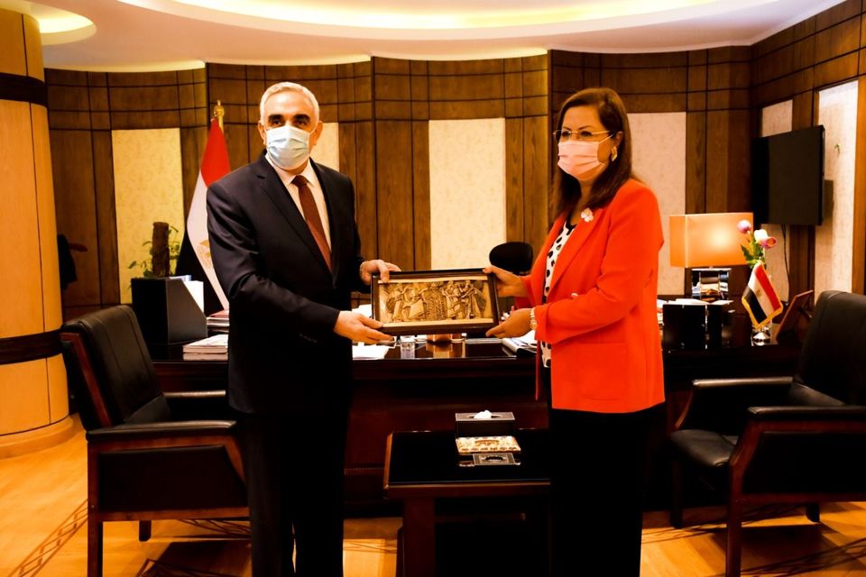 وزيرة التخطيط تبحث مع سفير العراق سبل تعزيز التعاون المشترك بين البلدين