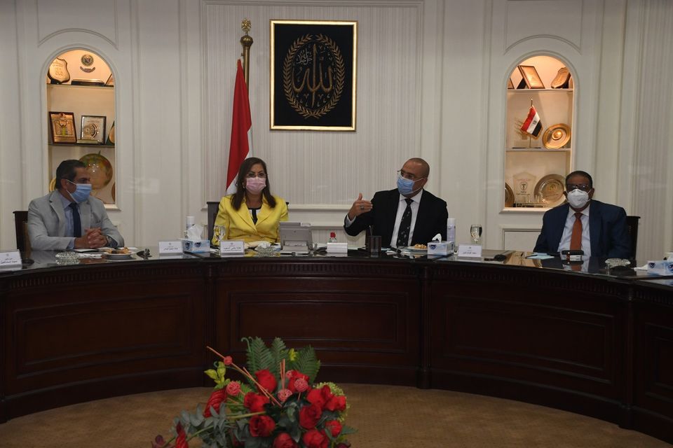 الحكومة تبحث آليات إدارة أصول الدولة غير المُستغلة ومشاركة القطاع الخاص بمشروعات تحلية مياه البحر