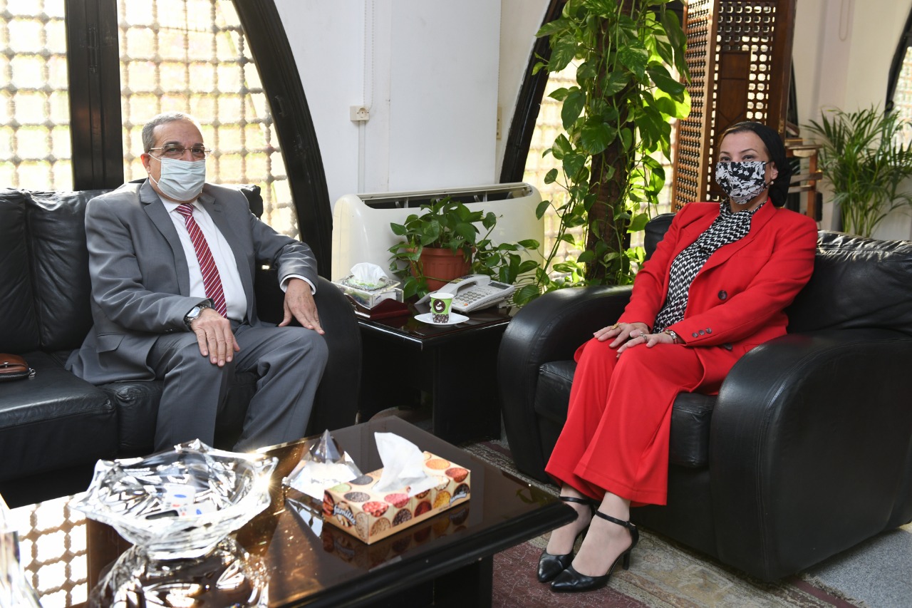 ياسمين فؤاد وزيرة البيئة و محمد مرسى وزير الإنتاج الحربى