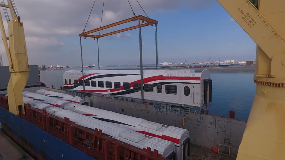 وصول دفعة جديدة من عربات ركاب السكك الحديدية الجديدة إلى ميناء الإسكندرية