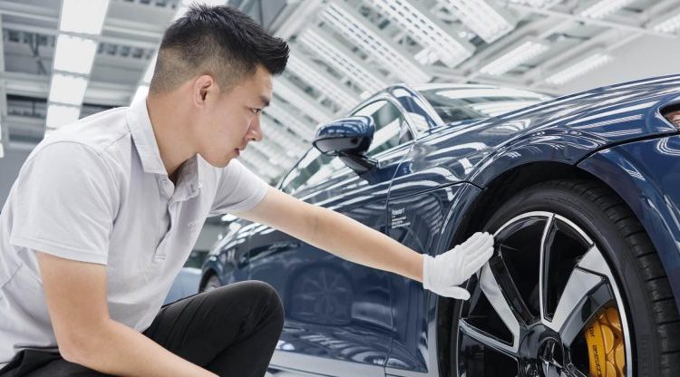 تباطؤ إنفاق المستهلكين يضغط على قطاع السيارات الياباني