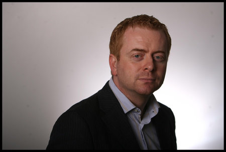 آلان بيتى ؛ فاينانشيال تايمز