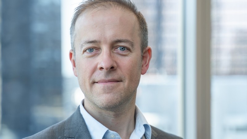 ديريك براور محرر الطاقة في صحيفة فاينانشيال تايمز