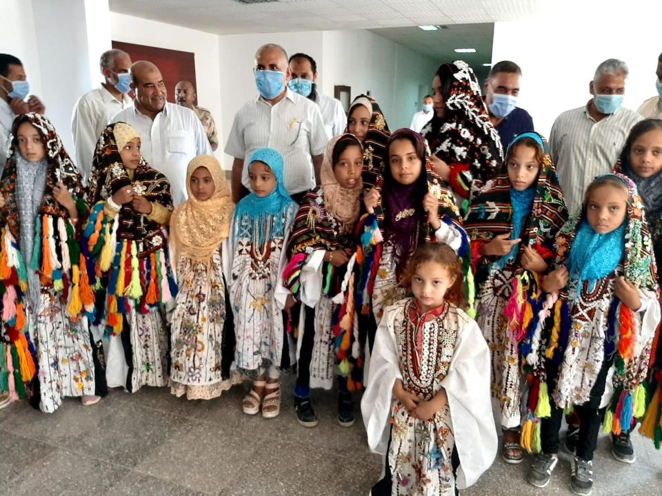 وزير الري يناقش مشايخ القبائل بواحة سيوة للإطلاع على التحديات