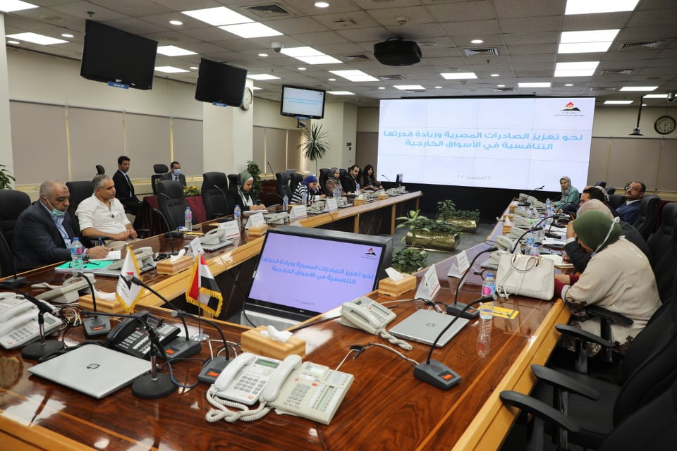 “الوزراء” يناقش خطط تعزيز الصادرات المصرية وزيادة قدرتها التنافسية