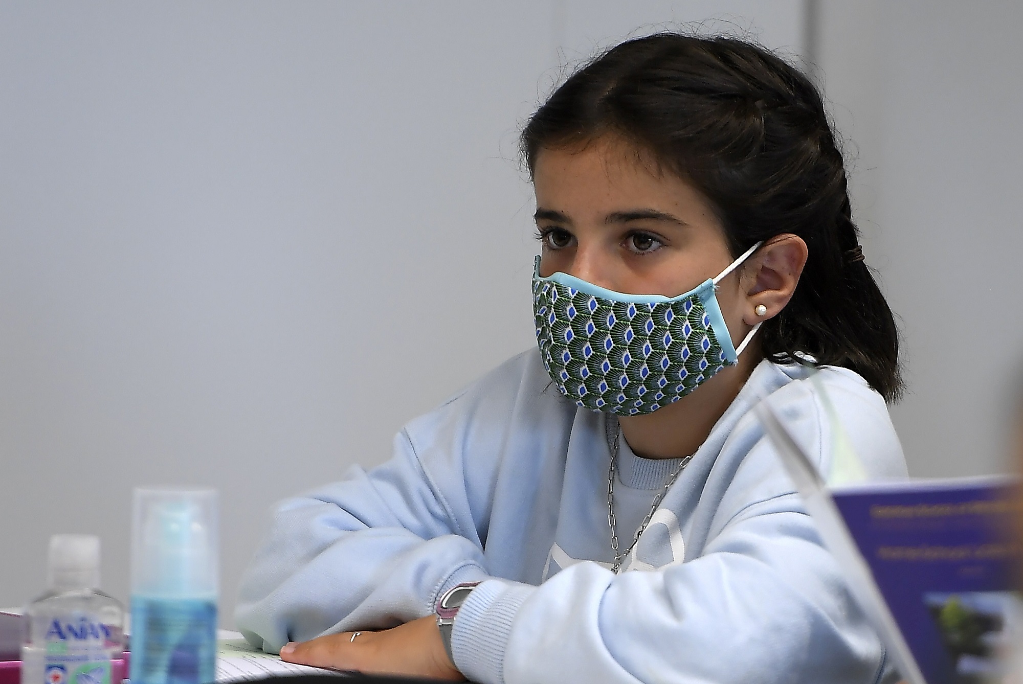 مستلزمات الوقاية الطبية ؛ التلاميذ ؛ المدارس