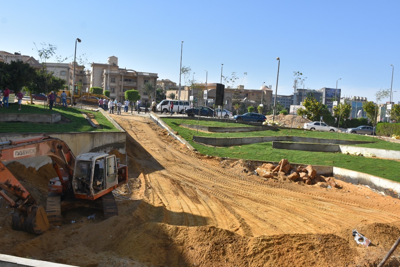 “القاهره الجديدة” تواجه السيول بتحويل مياه الأمطار لرى الحدائق