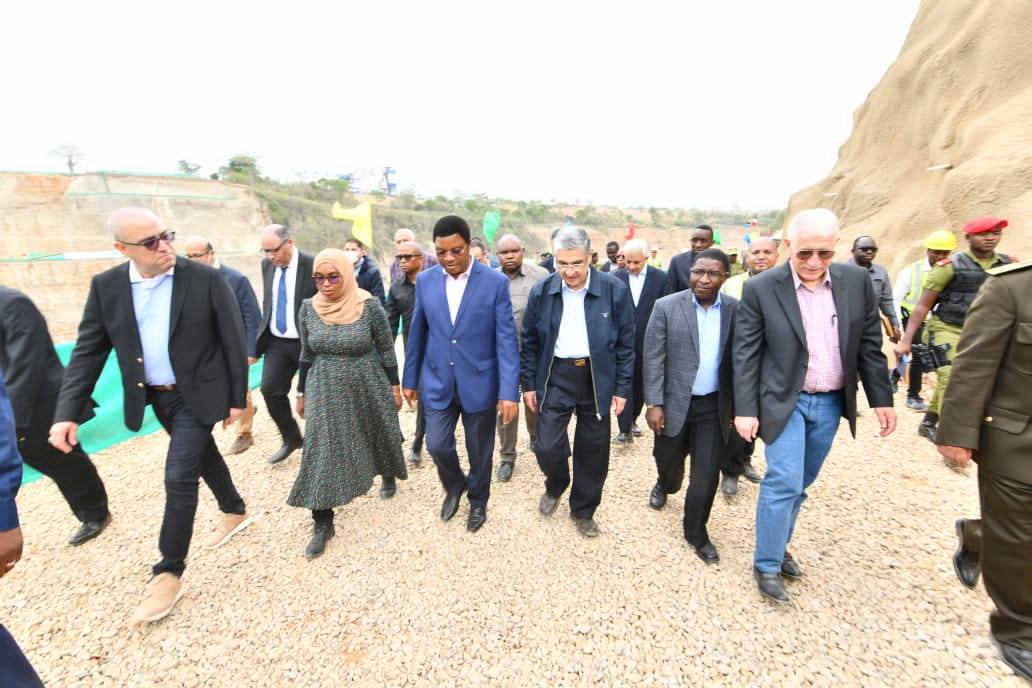 رئيس الوزراء التنزانى: الأداء المتميز للشركات المصرية المنفذة لسد جيوليوس نيريرى يعد دليلاً على أننا والمصريين أشقاء