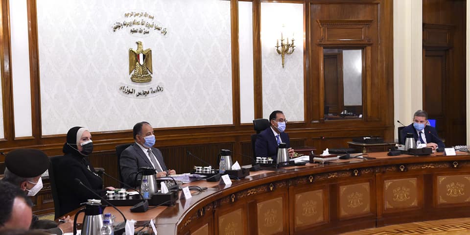 الحكومة تطرح 150 مصنعاً فى “السادات” للقطاع الخاص ضمن خطة تطوير صناعة الغزل والنسيج