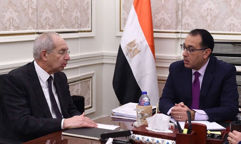 رئيس الوزراء: تطوير نظام العمل بالمنطقة الاقتصادية لقناة السويس لجذب الاستثمارات والخطوط الملاحية