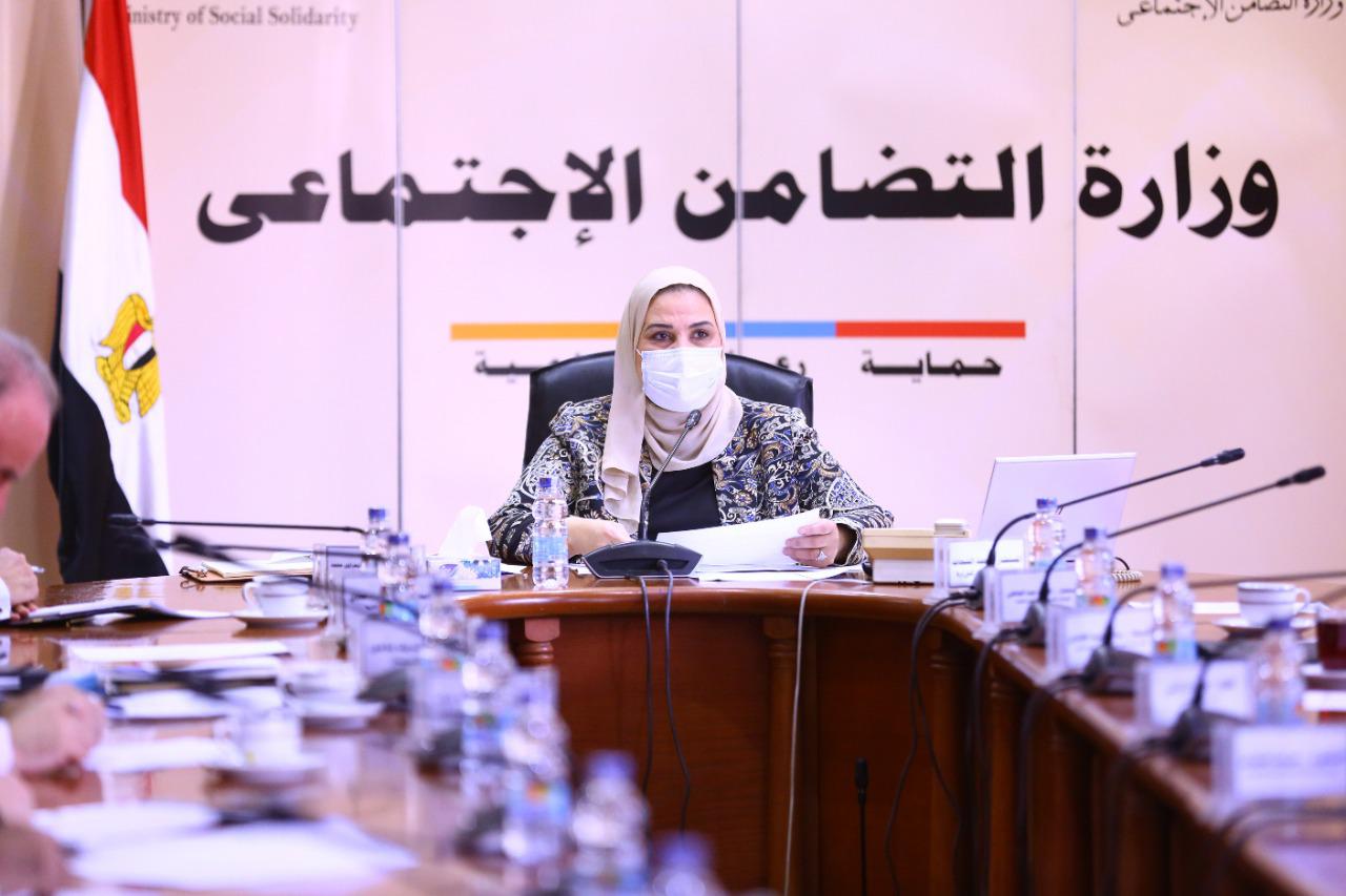 نيفين القباج وزيرة التضامن الاجتماعى ورئيس مجلس إدارة بنك ناصر الاجتماعى