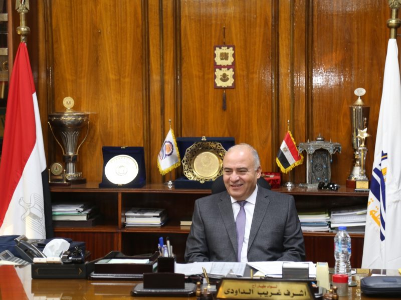 أشرف الداودى محافظ قنا