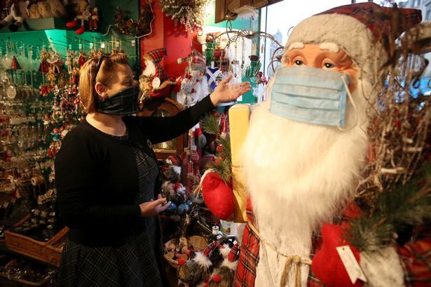 زينة الكريسماس ؛ فيروس كورونا