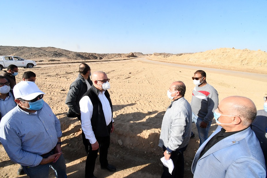 وزير الإسكان: 600 مليون جنيه لتنفيذ الطريق الإقليمى الشرقى فى "أسوان"