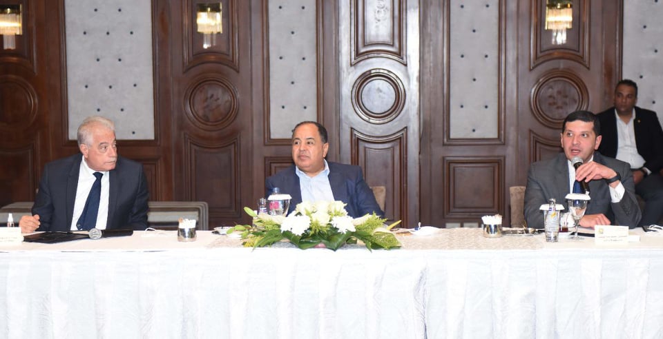 الحكومة تبحث آليات جذب الاستثمارات بـ”جنوب سيناء”