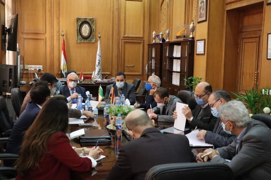 “السكة الحديد” تبحث التعاون مع الشركات الإيطالية بمشروعات التطوير