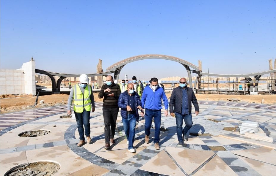 مسئولو “الإسكان” يقومون بجولة لتفقد مشروعات العاصمة الإدارية الجديدة