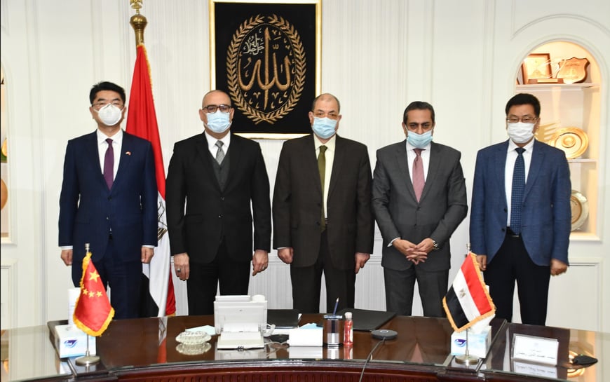 “الإسكان” توقع مع “cscec” الصينية عقد استكمال وإدارة وتشغيل منطقة الأعمال المركزية بالعاصمة الإدارية