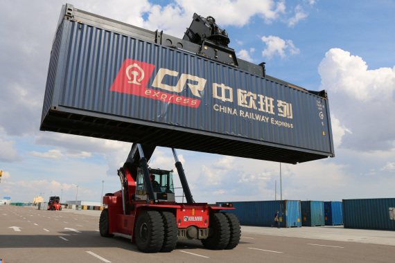 أكبر ميناء بري صيني يشهد زيادة بنسبة 59.5% في عدد قطارات الشحن بين الصين وأوروبا