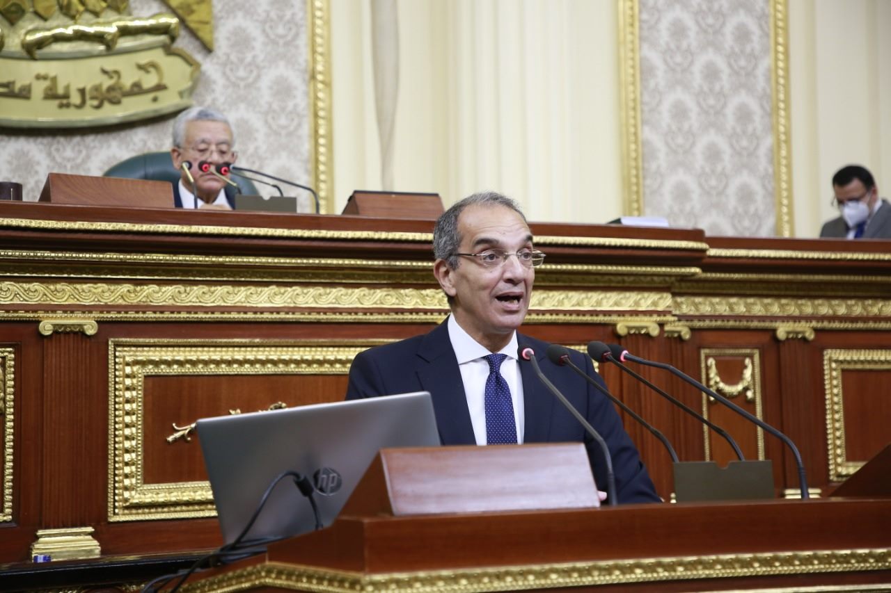 عمرو طلعت وزير الاتصالات