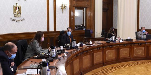 رئيس الوزراء: زيادة الاستثمارات الحكومية لتنفيذ المشروعات الكبرى التى كلف بها الرئيس