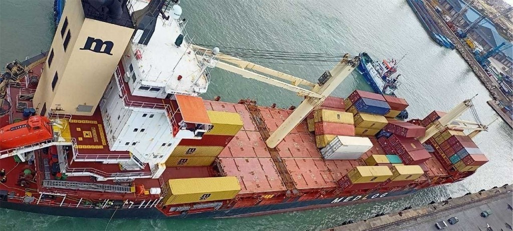 "الإسكندرية للحاويات" تنجح فى إنقاذ سفينة الخط الملاحى MSC من الخطر