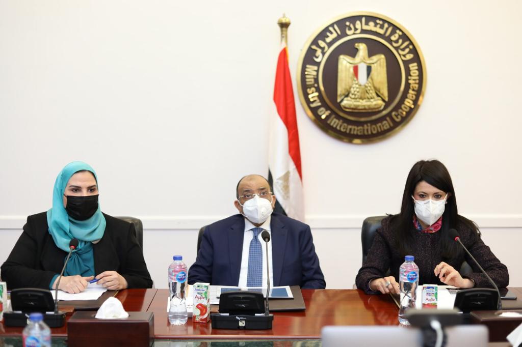 الحكومة تناقش خطة التوسع فى مشروعات برنامج الأغذية العالمى