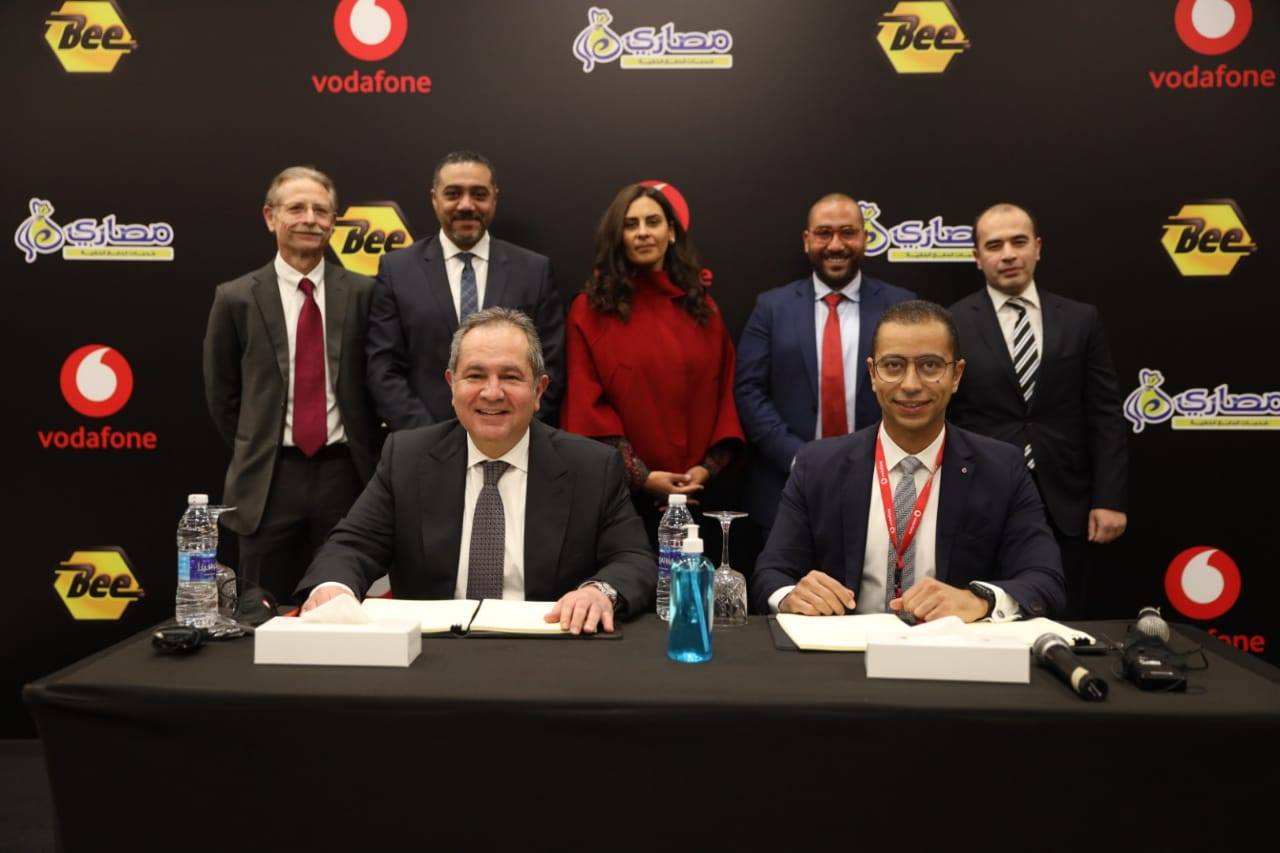 فودافون مصر توقع مذكرة تفاهم لشراء 20% من شركتى مصارى وبيي للخدمات المالية الرقمية