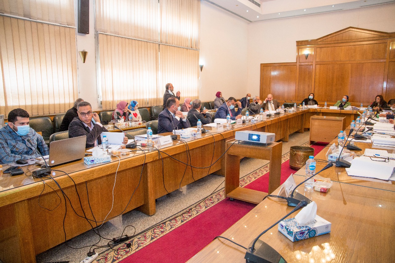 "اللجنة العليا لتراخيص الشواطئ" تبحث دراسات الأعمال المنفذة على السواحل المصرية