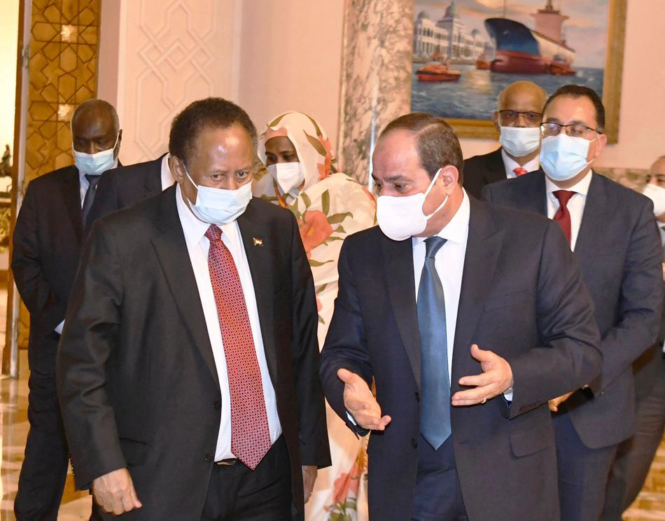 "السيسى" يبحث مع "حمدوك" جهود مصر والسودان تجاه "سد النهضة"