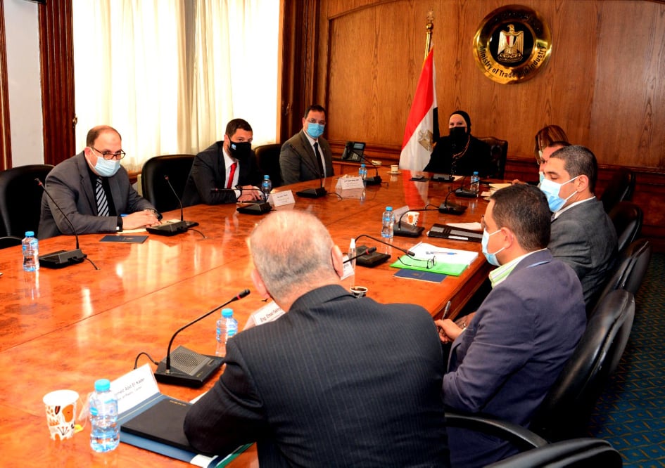 "الصناعة" تخطط لتطوير المراكز التكنولوجية