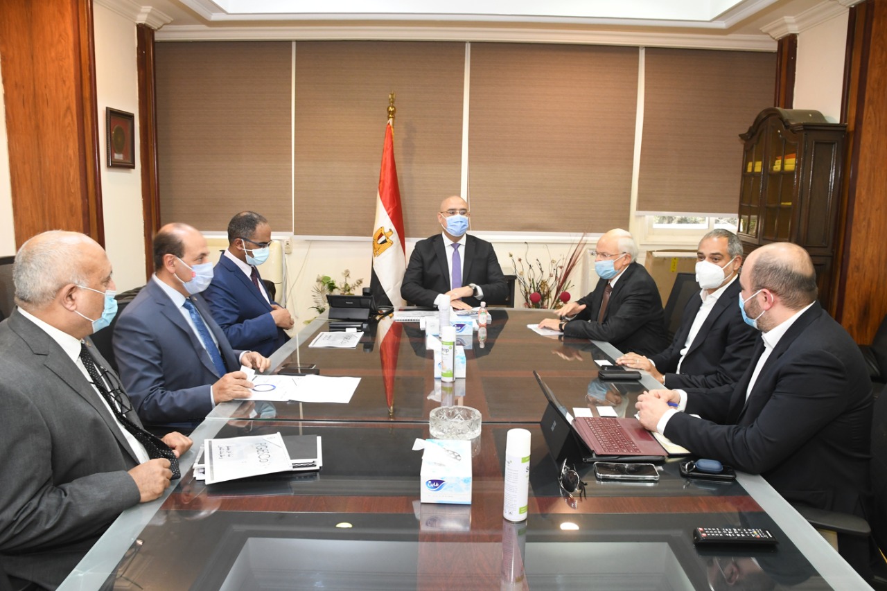 وزير الإسكان: توجيهات من الرئيس بالاعتماد على الشركات الوطنية والصناعة المحلية بمشروعات "حياة كريمة"