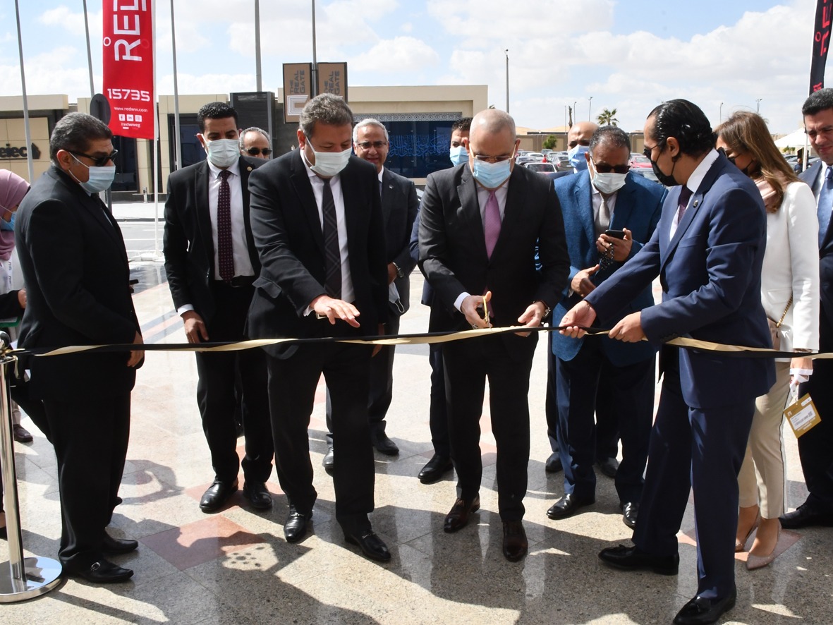 وزير الإسكان يفتتح الدورة الأولى لمعرض "ذا ريل جيت" العقارى