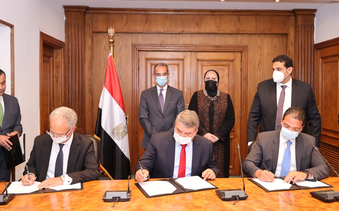 مذكرة تفاهم بين "الاتصالات" و"الصناعة" و"سيمنز" لإنشاء مركز إبداع صناعى فى العاصمة الإدارية