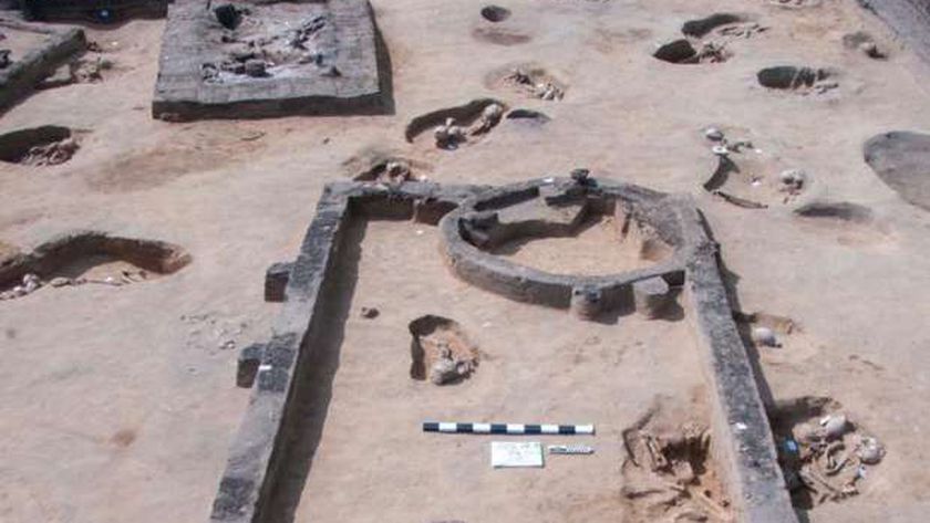 الكشف عن 110 مقبرة بمنطقة كوم الخلجان بالدقهلية