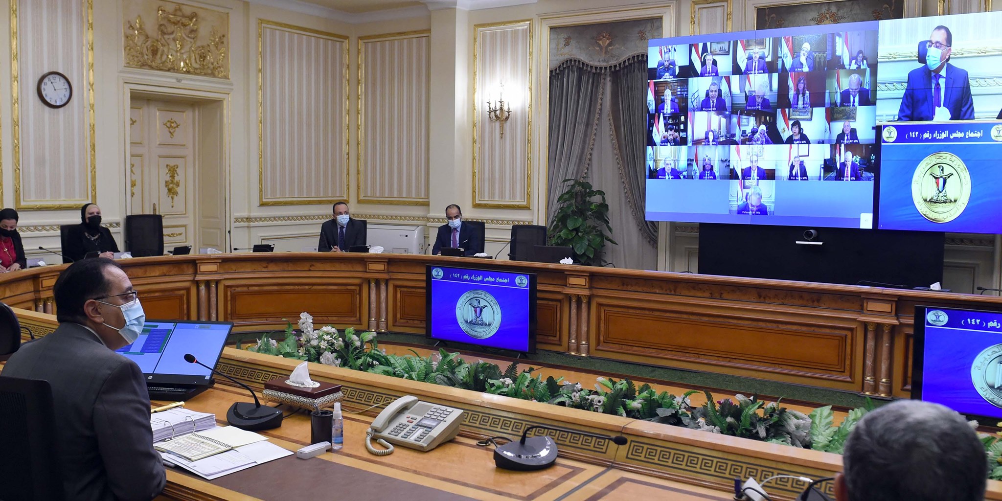 رئيس الوزراء: منع إقامة أى احتفالات أو فعاليات جماهيرية.. وغلق المولات والكافيهات والمقاهى المخالفة