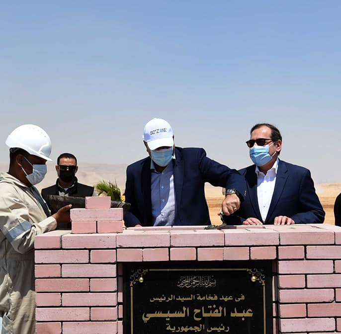«مدبولى» يضع حجر أساس أول مجمع بتروكيماويات بالمنطقة الاقتصادية لقناة السويس