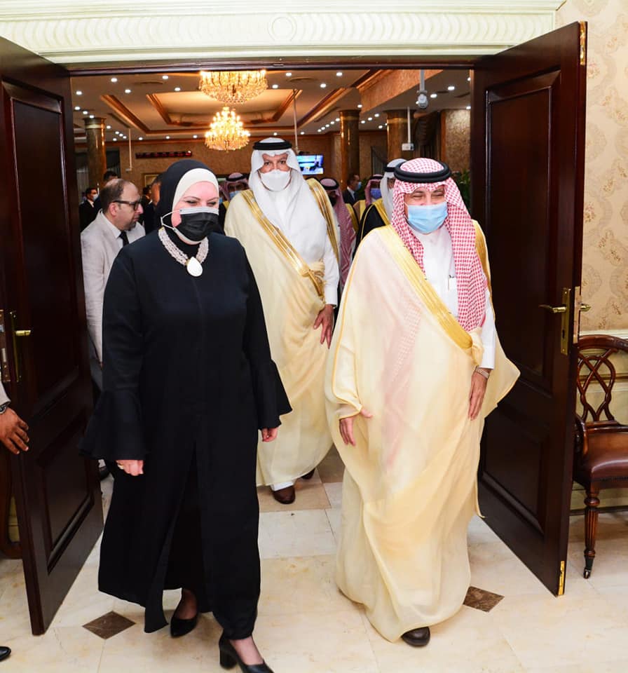 وزيرة التجارة والصناعة تستقبل نظيرها السعودى بمطار القاهرة