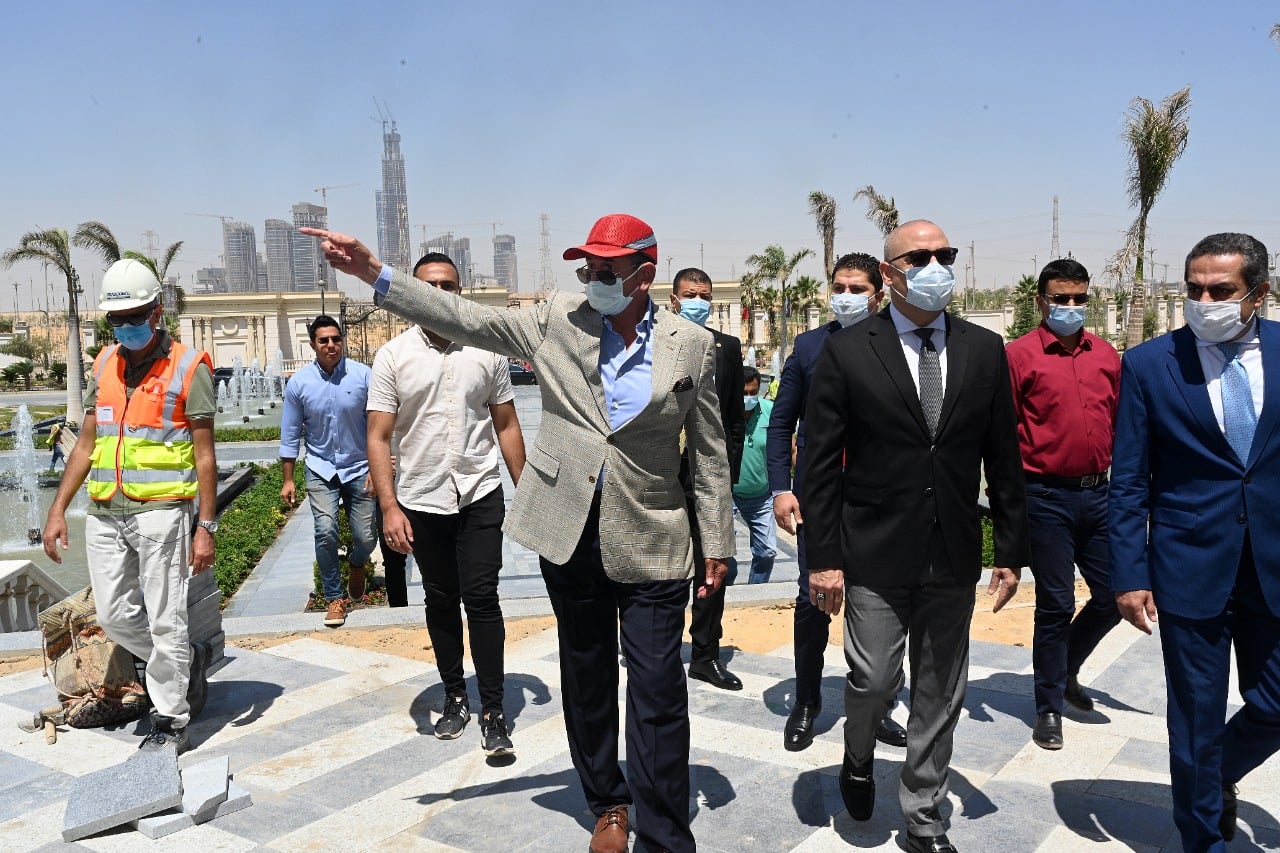 وزير الإسكان ومستشار الرئيس للشئون المالية يتفقدان دار الأوبرا ومدينة الفنون والثقافة بالعاصمة الإدارية