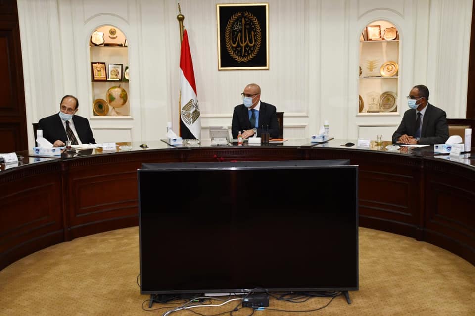 وزير الإسكان يلتقى رئيس المجلس العربى للمياه لبحث المشاركة فى المنتدى العربى الخامس للمياه