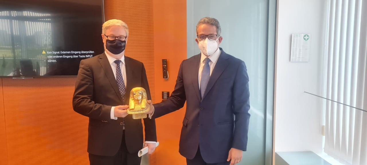 وزير السياحة: الانتهاء من تطعيم المواطنين والمقيمين فى جنوب سيناء والبحر الأحمر ضد كورونا بنهاية يونيو