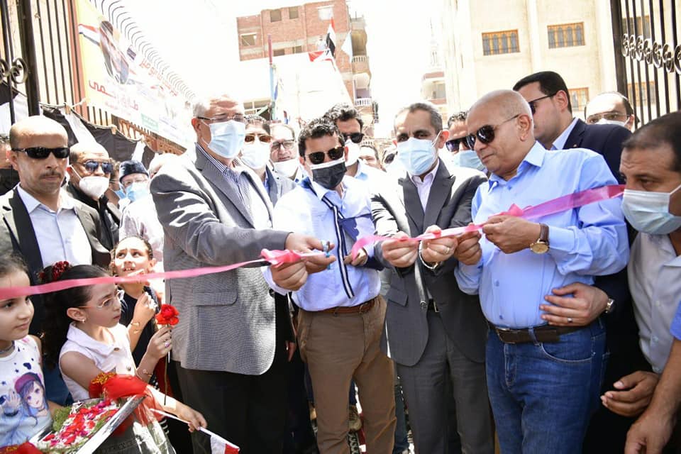 وزيرا الشباب والزراعة يفتتحان ملعبين بالنجيل الصناعى فى مركز شباب بنا أبوصير بتكلفة 2 مليون جنيه