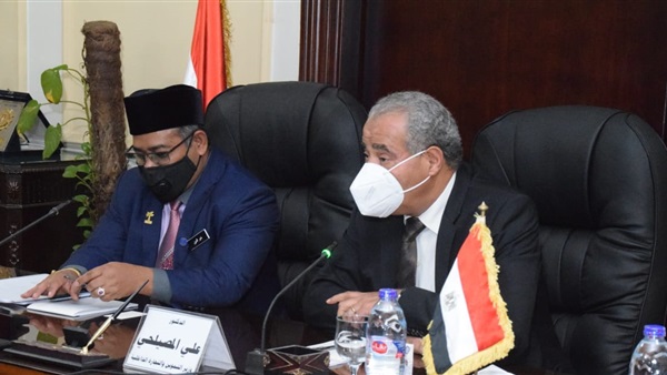 وزير التموين يبحث مع ماليزيا التعاون فى صناعة إنتاج زيت النخيل